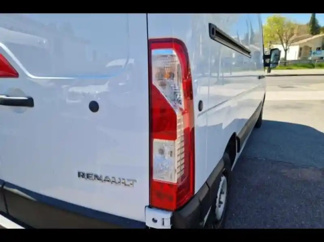 Renault Master fg f3300 l2h2 2.3 blue dci 135ch grand confort euro6e — photo 11