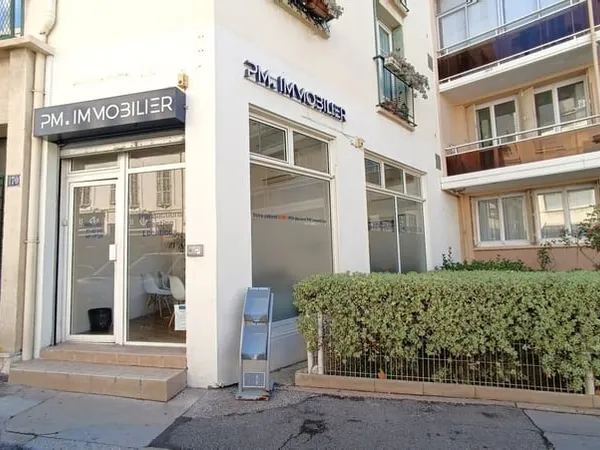 A louer Local bureaux avec vitrine rue du Rouet