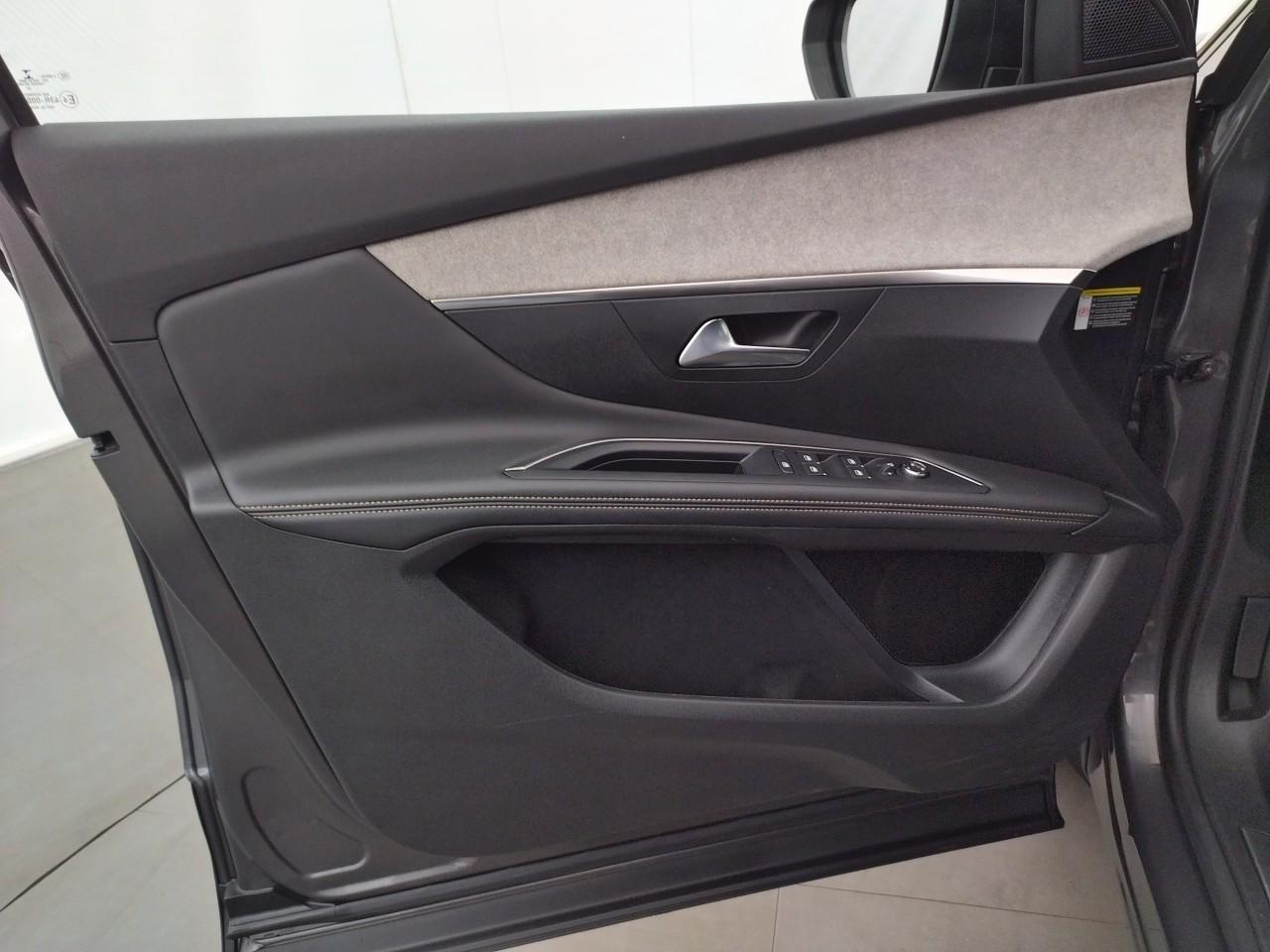 Peugeot 3008 puretech 130ch s&s eat8 gt — photo 24