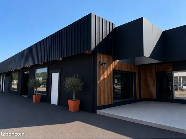 🏢 Local commercial 200 m² - Showroom / Bureaux - Zone industrielle Trélissac