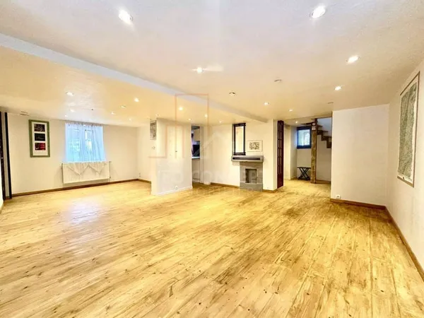 Maison 7 pièces 221 m²