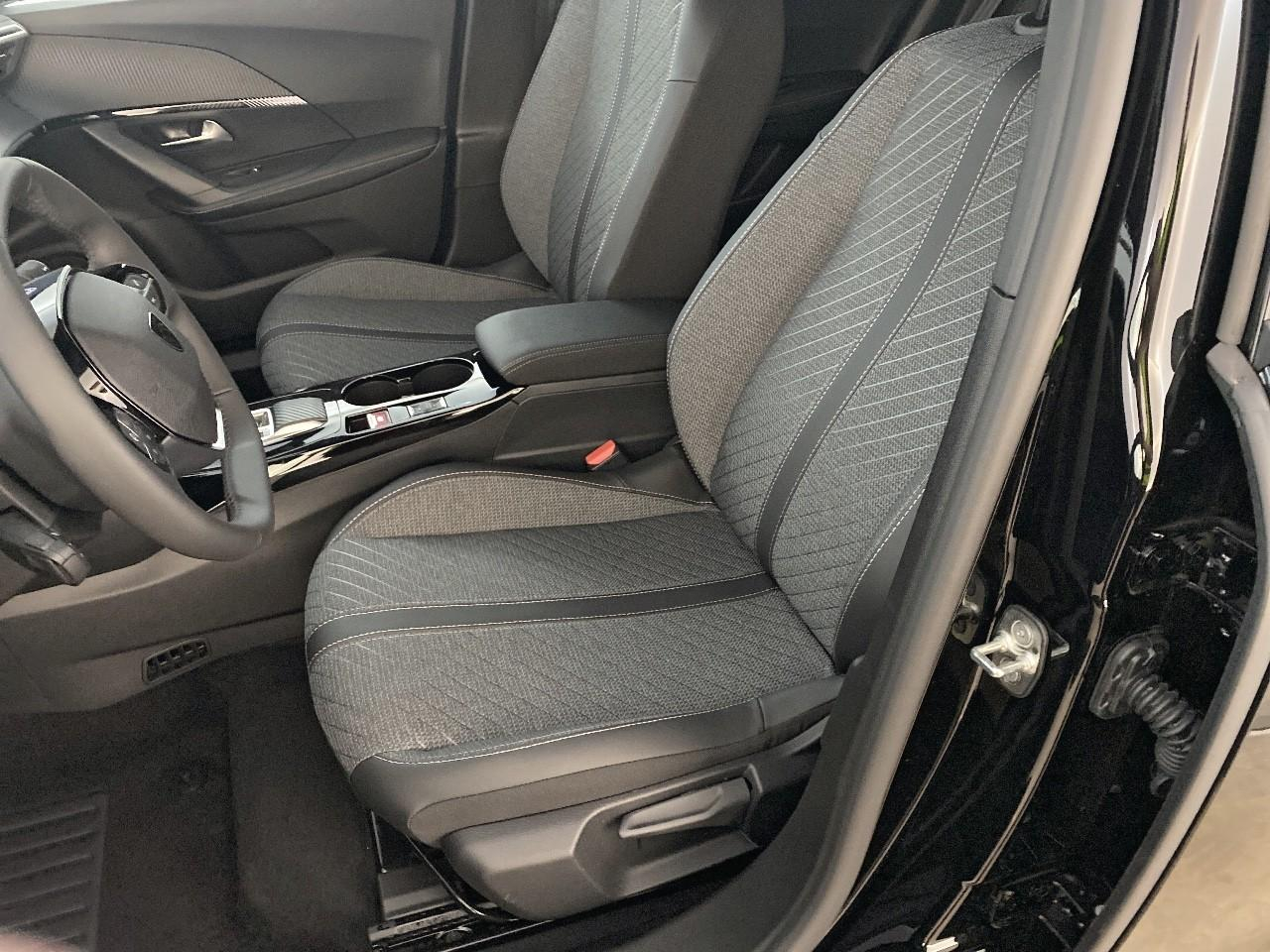 Peugeot 2008 hybrid 145 ch e-dcs6 allure — photo 9