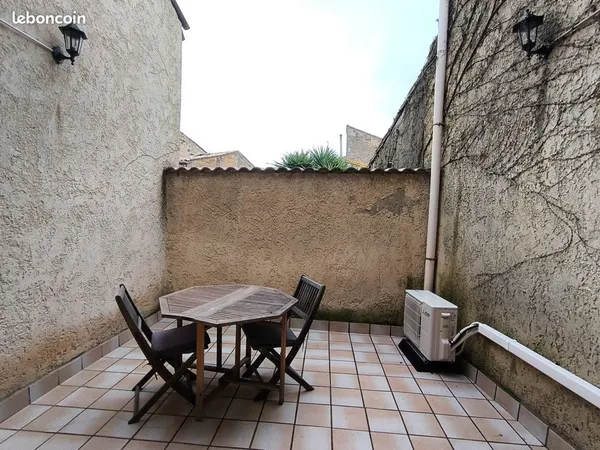 Maison de village garage et terrasse