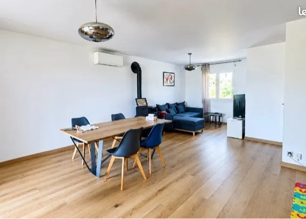 Maison meublée 3 chambres, cuisine équipée, véranda, jardin avec potager, arbres fruitiers et garage