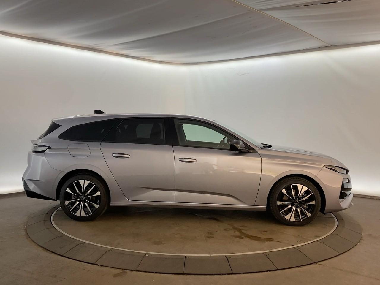 Peugeot 308 sw hybrid 145 e-dcs6 allure — photo 4