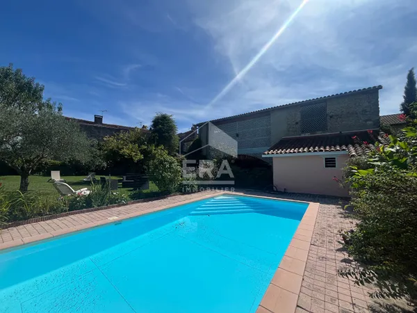 Maison 10 pièces 370 m²