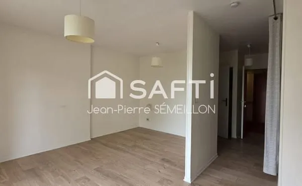 Studio lumineux, climatisation, terrasse, parking