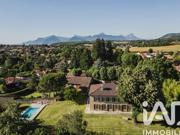 Maison 8 pièces 337 m²