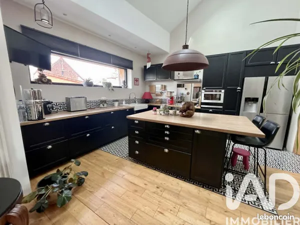 Propriété 5 pièces 178 m²