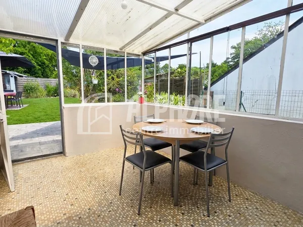 Maison de 112 m² avec travaux, 2 200 m² de terrain, ateliers