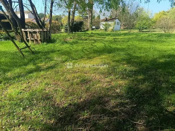 Terrain 600 m²