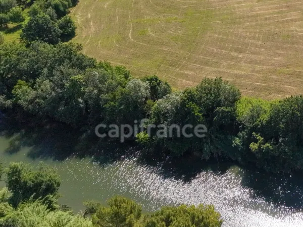 Terrain 100 m²