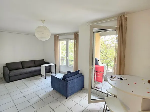 A LOUER STUDIO MEUBLE QUARTIER PORT MARIANNE