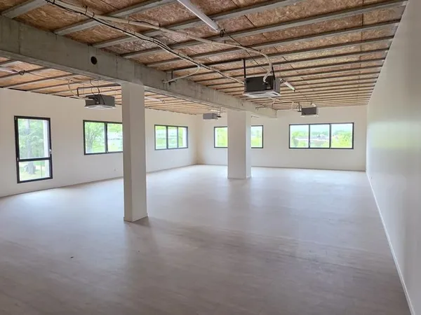 Local 159 m² Marcy-l'Étoile