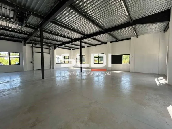 Local d'activité 424 m²