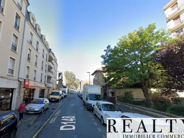 Local commercial 230 m²