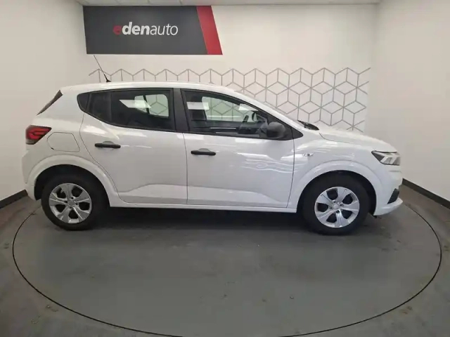 Dacia Sandero sce 65 — photo 10