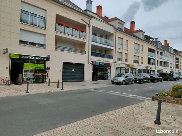 Box de 12 m² au 1er sous-sol - centre ville place du marché- OZOIR la Ferrière