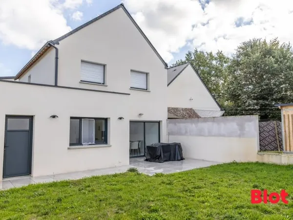 A VENDRE PAR BLOT IMMOBILIER - MAISON 4 CHAMBRES - TERRAIN 300 M² -Bain de Bretagne