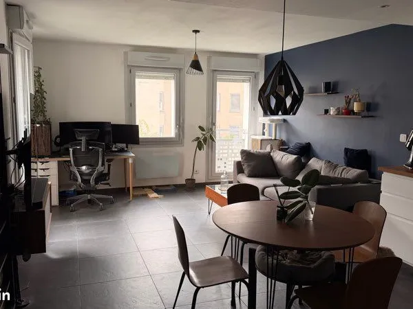 Lyon 7e - T2 meublé 54 m² rénové (BBC) + box, clair et calme - 1 100 /mois