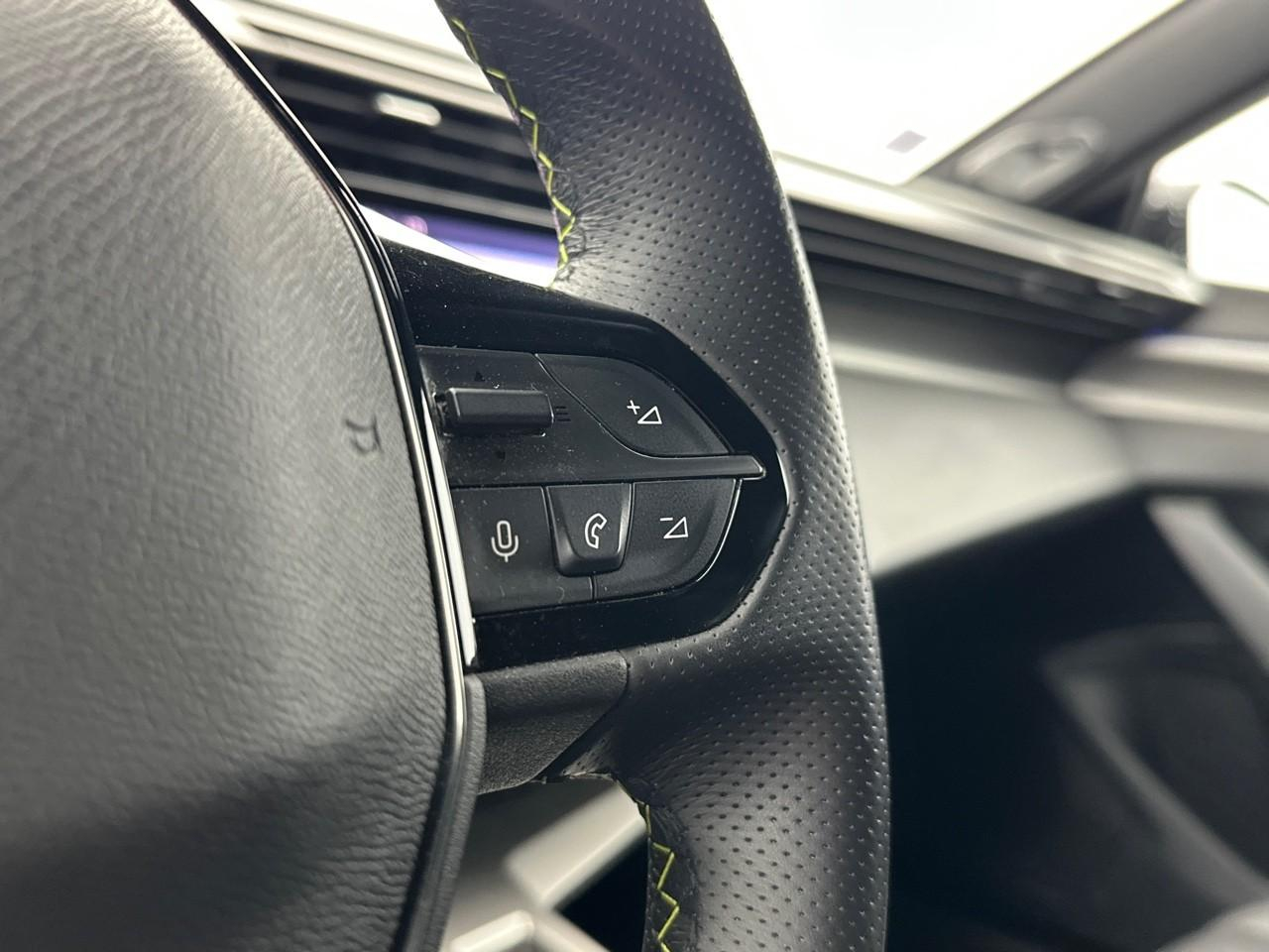 Peugeot 308 phev 225 e-eat8 gt pack — photo 19