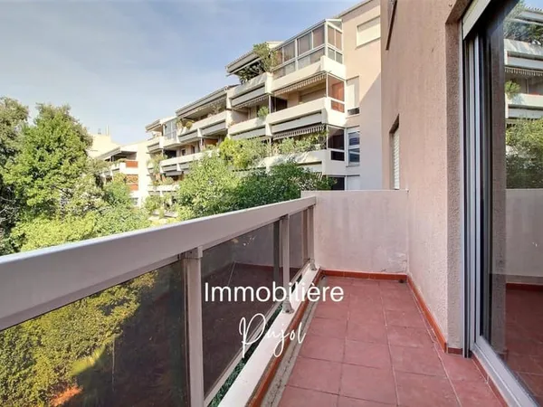 Plages du Prado 13008 - Type 1 avec balcon au calme , proche plages