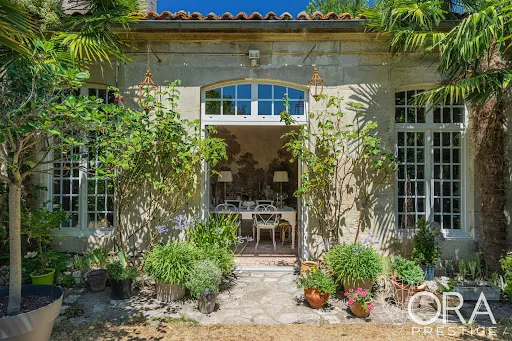 Maison 10 pièces 280 m²