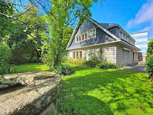 Maison 2 pièces 302 m²