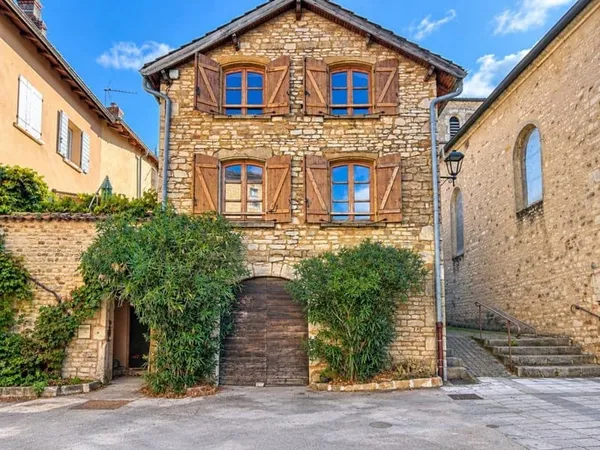 EXCLUSIVITE- POMMIERS-MAISON CENTRE VILLAGE