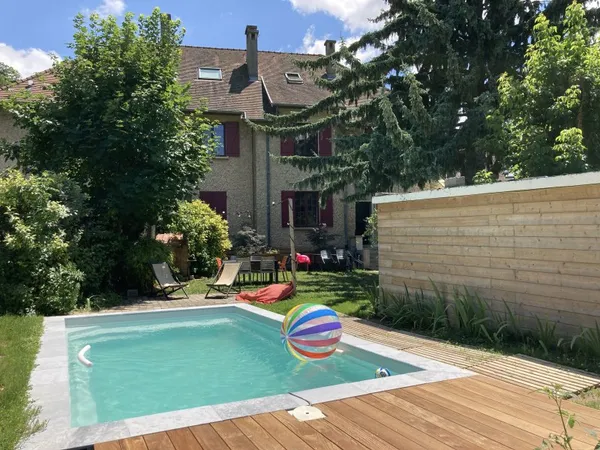 Location appartement-maison, période de 6 mois, 5 chambres, jardin privé avec piscine