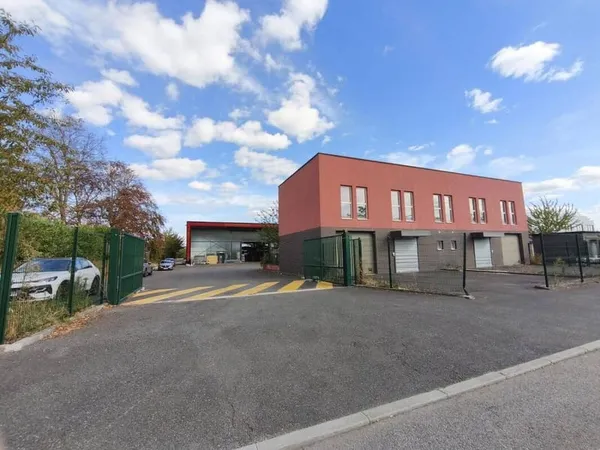 Entrepôt 1803 m²