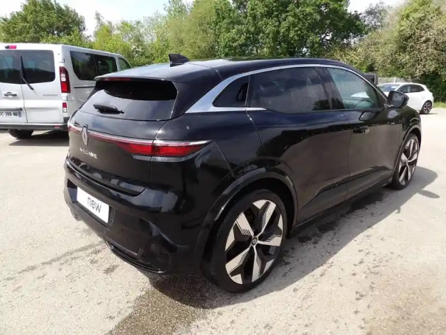 Renault Megane e-tech ev60 220 ch super charge — photo 9
