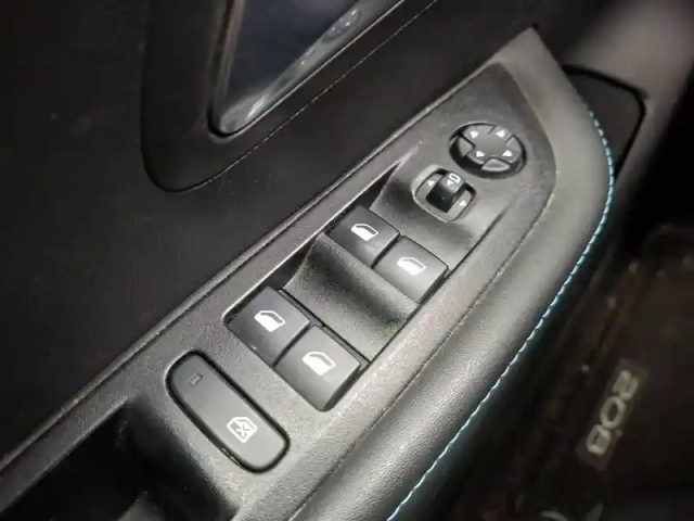 Peugeot 208 puretech 100 s&amp;s bvm6 — photo 21