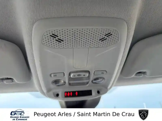 Peugeot 208 puretech 100 s&amp;s bvm6 — photo 16