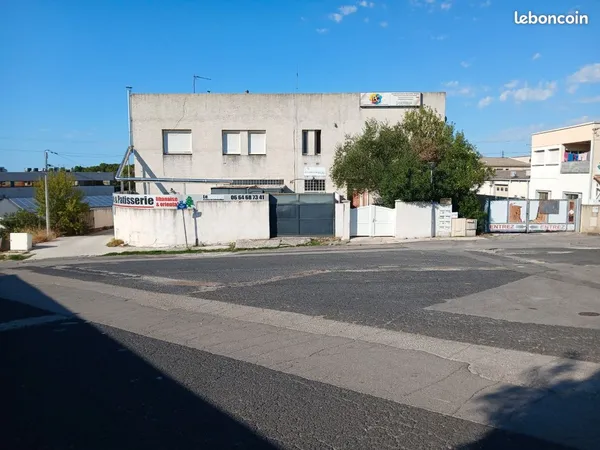 Local 900m2 sur 2420m2 de terrain à vendre GAROSUD 34070 IDÉAL PROMOTEUR POUR RECONSTRUIRE DES BUREA