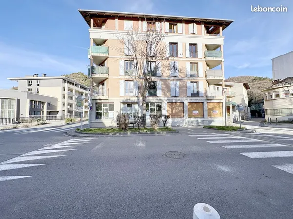 Bureaux 195 à 275 m² - Garage - Parking - Fibre - Clim - Digne-les-Bains