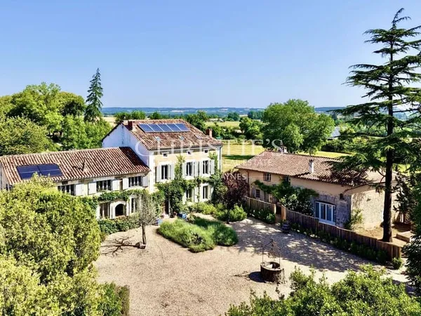 Maison 18 pièces 660 m²