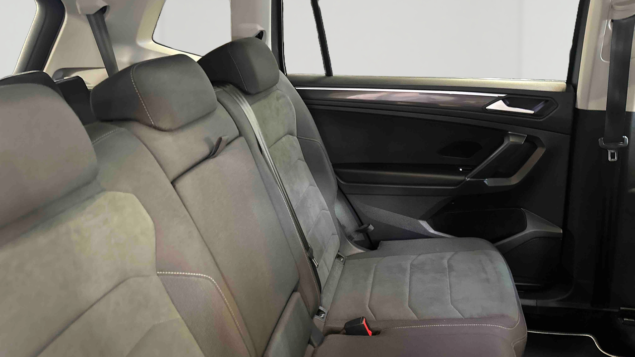Volkswagen Tiguan Allspace 1.5 TSI 150 EVO DSG7 — photo 33