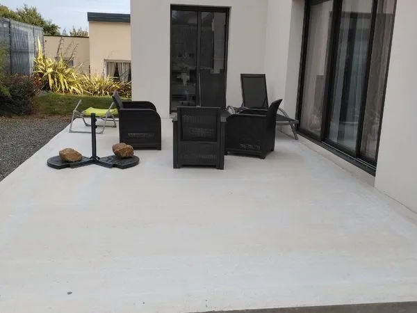 Maison meublée de plain pied -90 m2 -3 chambres -garage