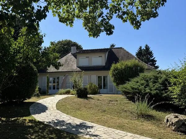 Maison familiale 8 pièces 167 m²