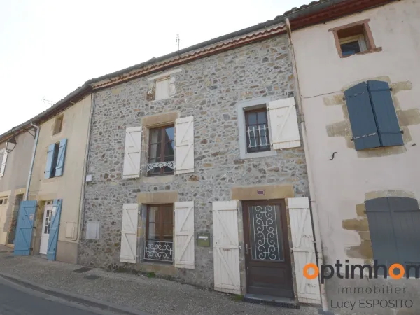 Maison de village avec jardin à LESSAC (16)