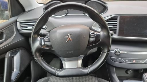 Peugeot 308 1.2 PureTech 110 - Allure – 2018 – 112497 km – Essence – Boîte Manuelle — photo 32