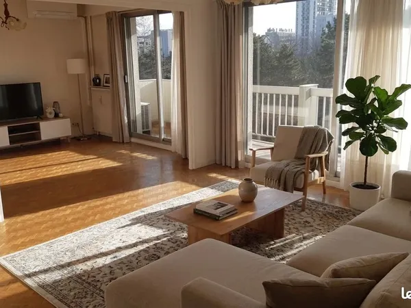 A vendre beau T 3 quartier des Eaux claire Cours de la Libération Grenoble