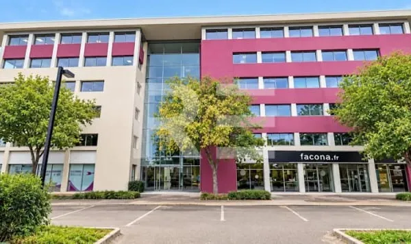 Local 7 pièces 157 m²