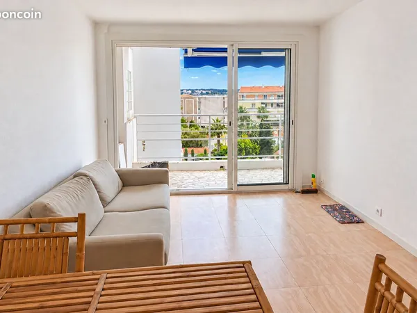 Studio 1 pièce 19 m²