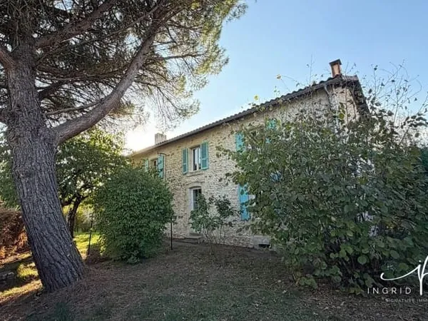 Verruyes - Maison en pierre de 147 m2 avec grange et jardin