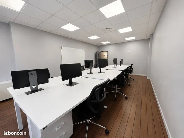 Bureau privatif 8 postes - Tout inclus - Proche La Rochelle | Rhinos Cowork