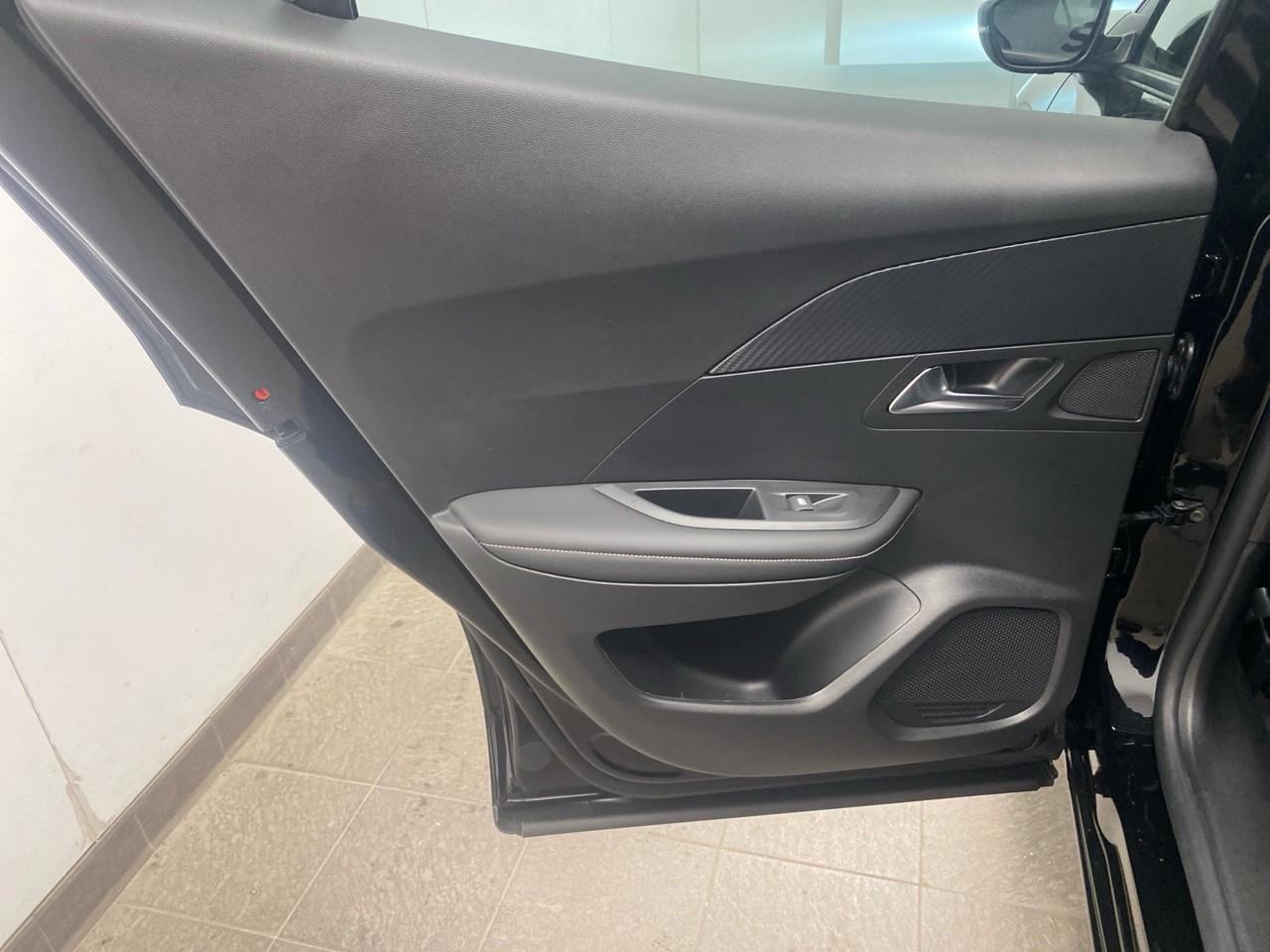 Peugeot 2008 hybrid 145 e-dcs6 allure — photo 22