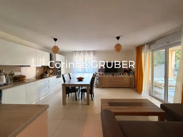 PROCHE HYPER-CENTRE DIGNE – APPARTEMENT RÉCENT DE TYPE 3 AVEC TERRASSE, JARDIN, GARAGE ET PLACE DE P