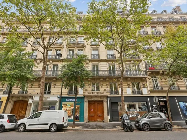 Paris XVIe - Avenue Victor Hugo / Arc de Triomphe - Appartement d'exception, cachet et volumes